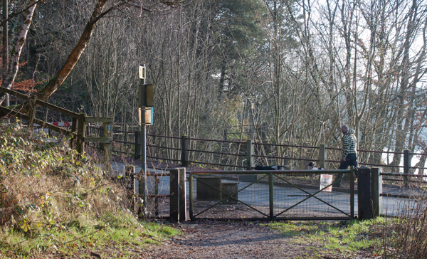 the Gritstone Trail \t Bollinhurst Bridge