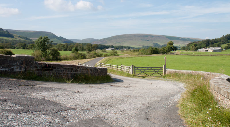 path by Burholme Bridge