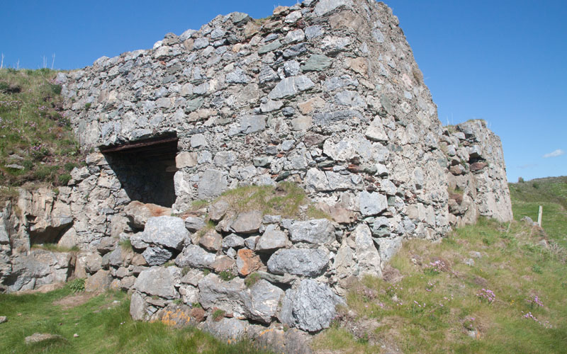 ruined limekiln between Porth Padrig and Cemaes Bay