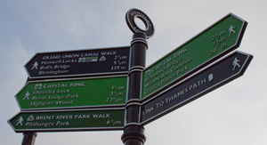Thanmes Path sign, Brentford Lock