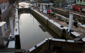 the Thames Lock, Grand Union Canal